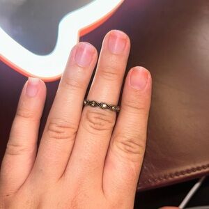 Elegant Gold and Black Women's Ring